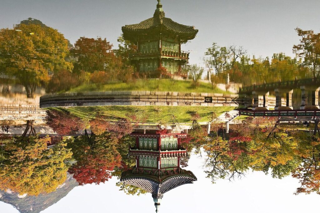 towards-the-garden-1256872_1920